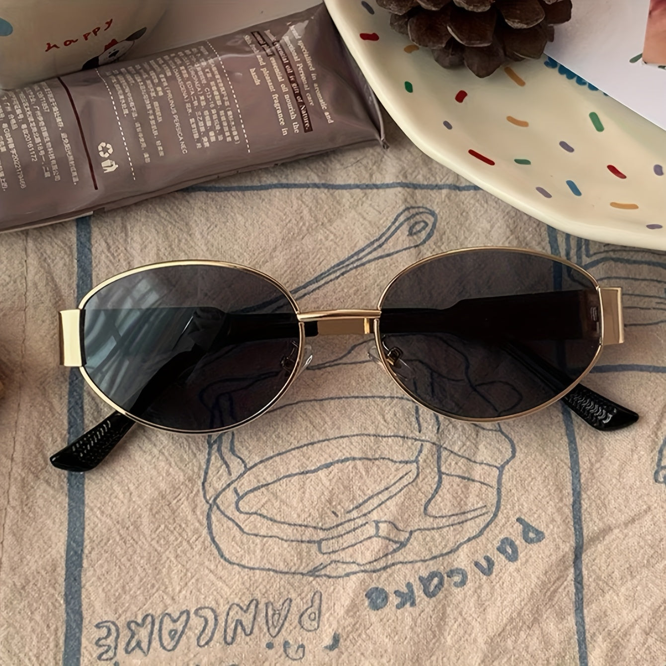 Minimalistische Dames Zonnebril – Retro Ovaal Design met Gouden Accenten