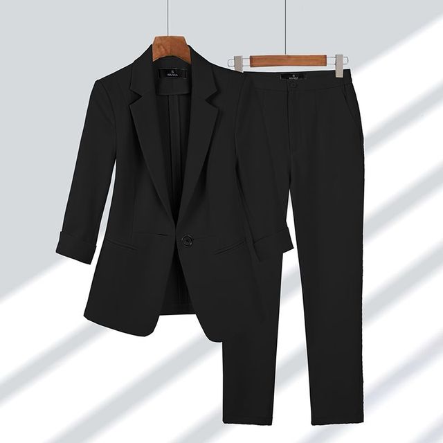Elegant Tweedelig Damespak voor een Professionele Look