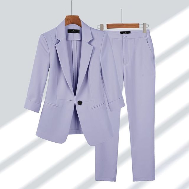 Elegant Tweedelig Damespak voor een Professionele Look