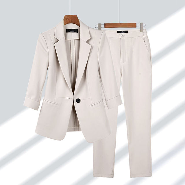 Elegant Tweedelig Damespak voor een Professionele Look