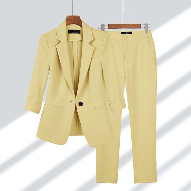 Elegant Tweedelig Damespak voor een Professionele Look