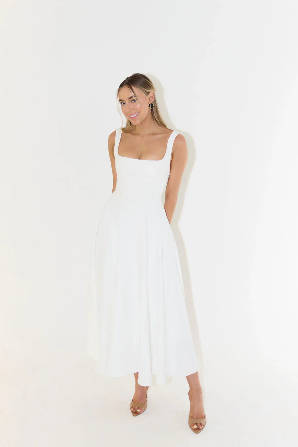 Loes | Midi jurk met hoge taille en vierkante hals