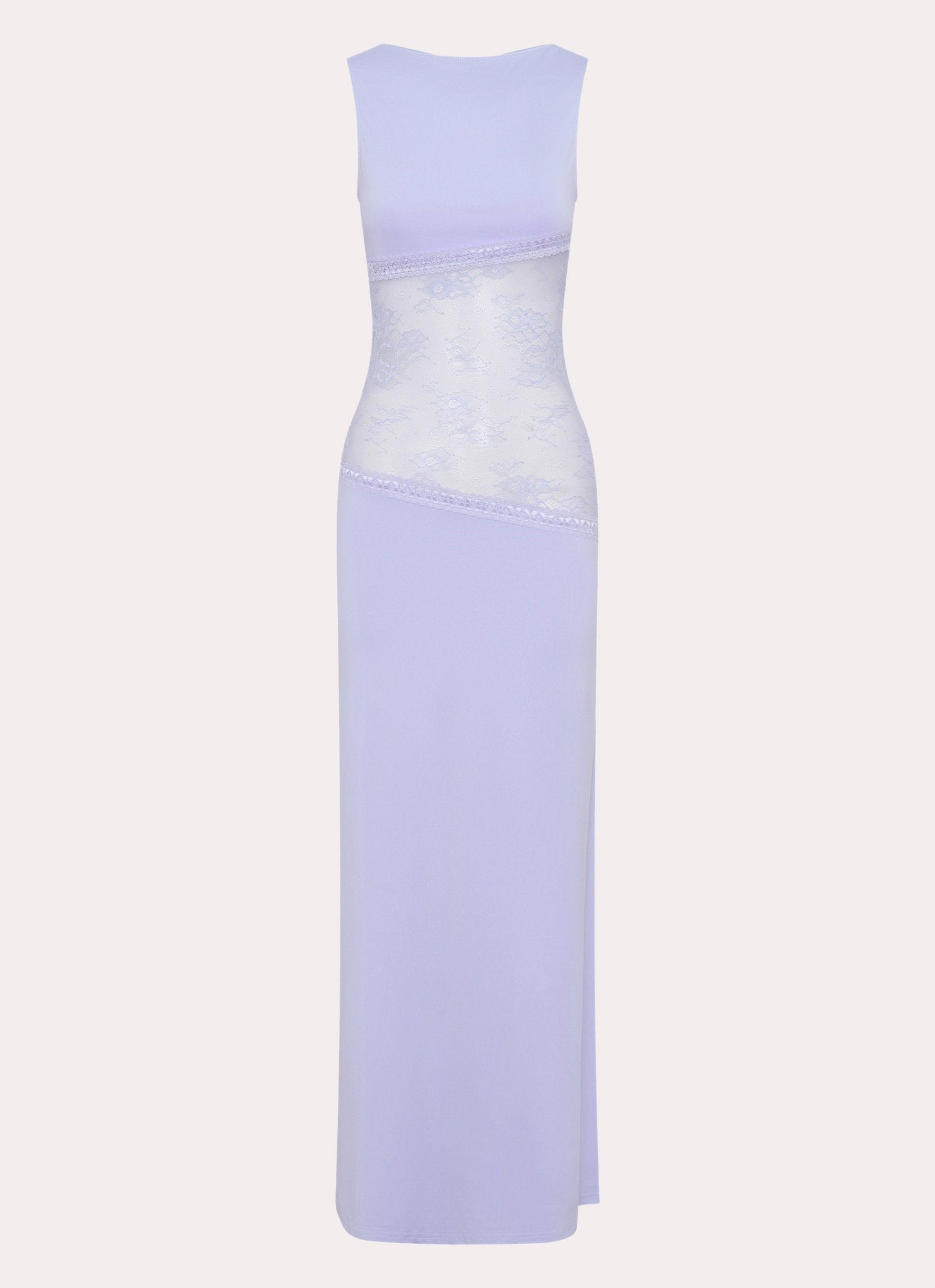 Model draagt een lila maxi-jurk met kanten inzetstuk rond de taille – elegante en moderne avondjurk in een verfijnd ontwerp.