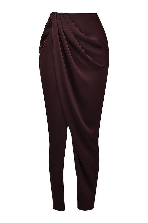 Tweedelige set met satijnen corset-top en maxirok in rijke tinten