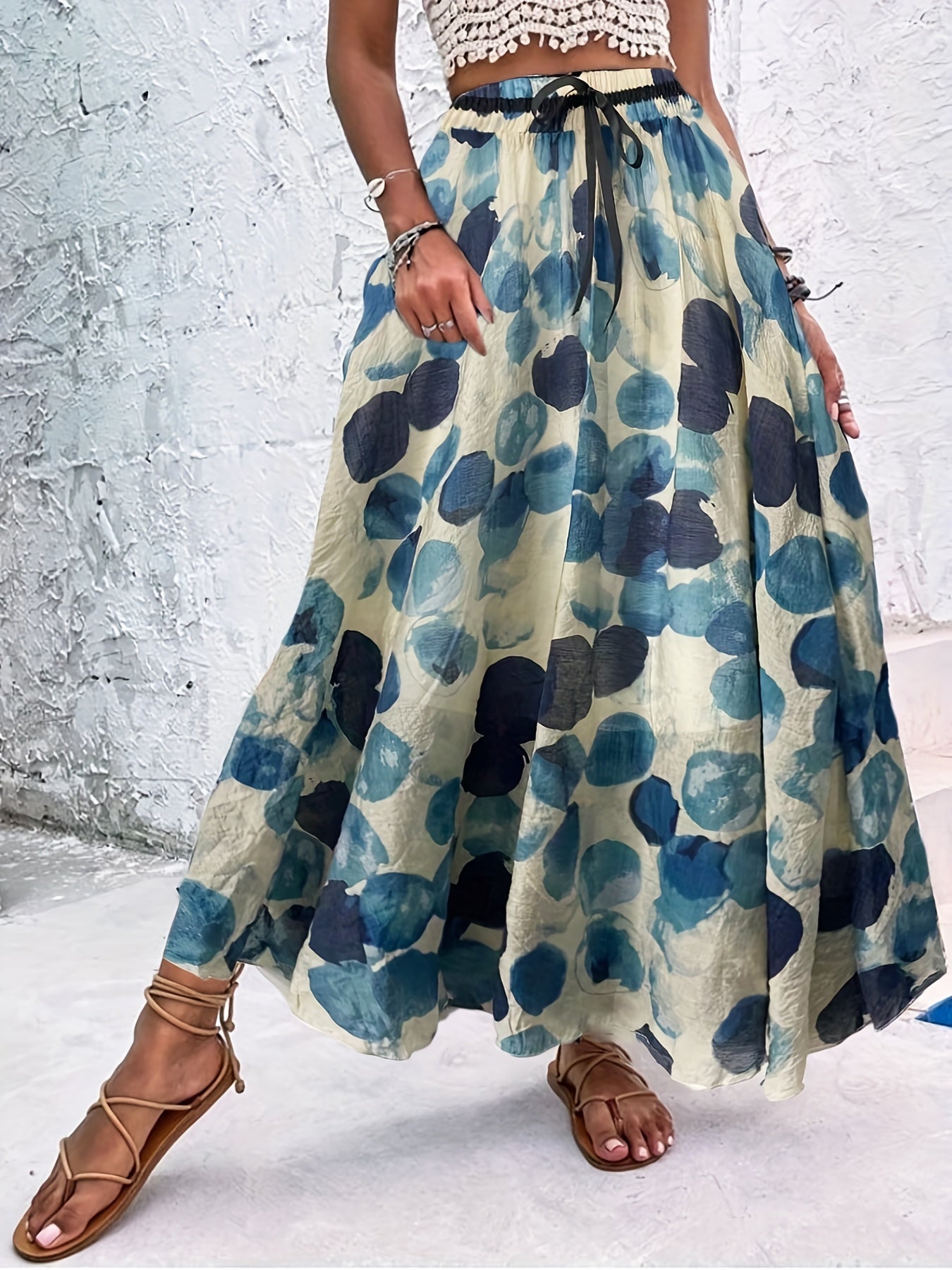 Zomerse maxi-rok met speelse stippen en strikdetail