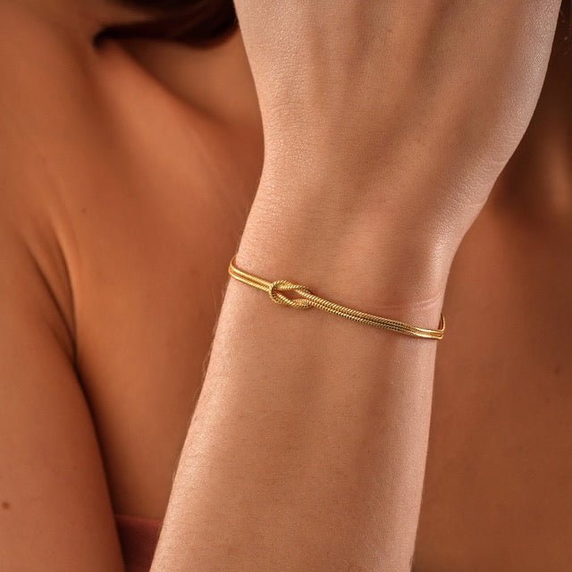 Minimalistische dames armband met knoop – elegant goudkleurig sieraad voor elke gelegenheid