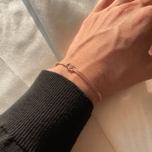 Minimalistische dames armband met knoop – elegant goudkleurig sieraad voor elke gelegenheid