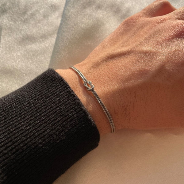 Minimalistische dames armband met knoop – elegant goudkleurig sieraad voor elke gelegenheid