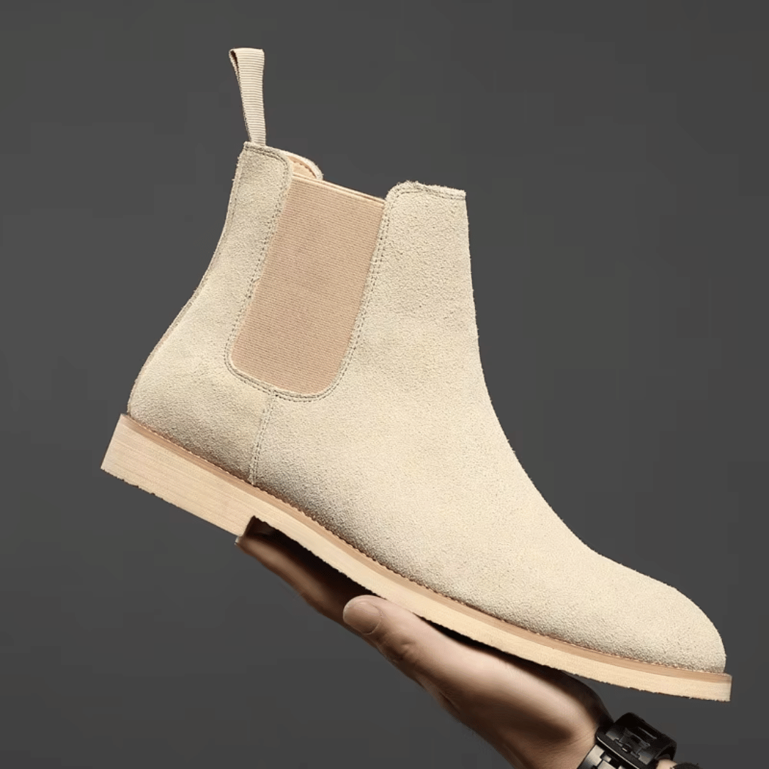 Beige Luxe suède Chelsea boots voor heren met elastische zijkanten en stevige zool, ideaal voor formele en casual outfits