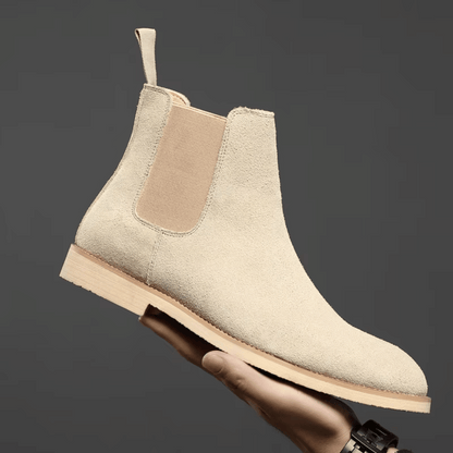 Beige Luxe suède Chelsea boots voor heren met elastische zijkanten en stevige zool, ideaal voor formele en casual outfits