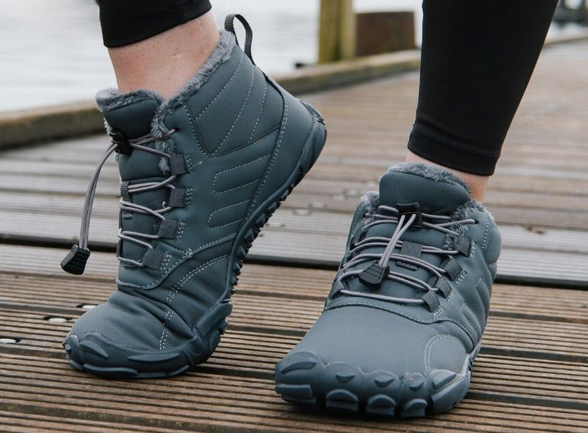 Waterdichte en antislip barefoot winter schoenen met warme voering, lichtgewicht ontwerp en flexibele zool voor outdoor activiteiten.