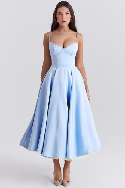 Elegante satijnen midi-jurk met tule rok en verstelbare bandjes, ideaal voor bruiloften, gala’s en speciale gelegenheden