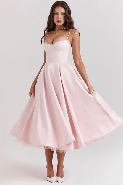 Elegante satijnen midi-jurk met tule rok en verstelbare bandjes, ideaal voor bruiloften, gala’s en speciale gelegenheden