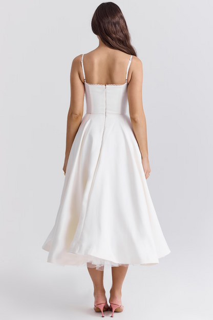 Elegante satijnen midi-jurk met tule rok en verstelbare bandjes, ideaal voor bruiloften, gala’s en speciale gelegenheden