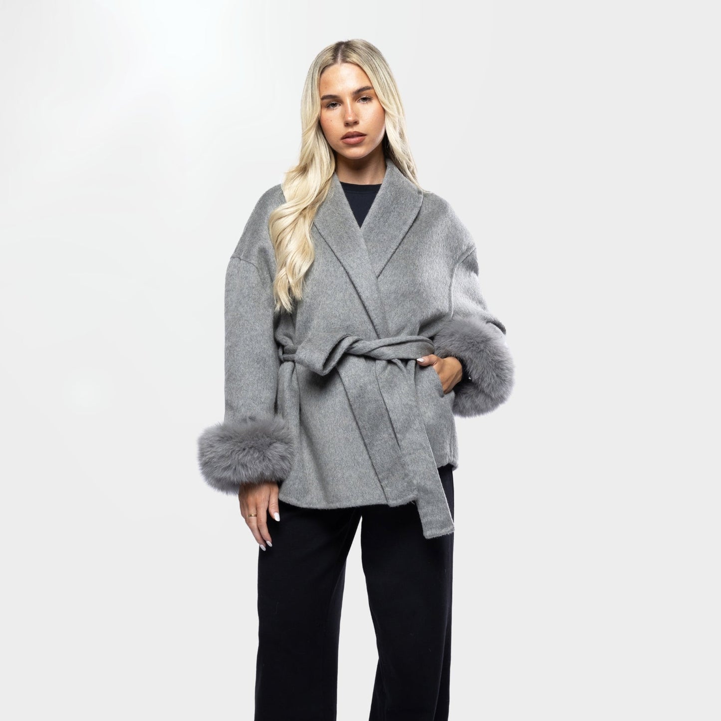 Amara Luxe Wrap – Winterse Glamour op Haar Best