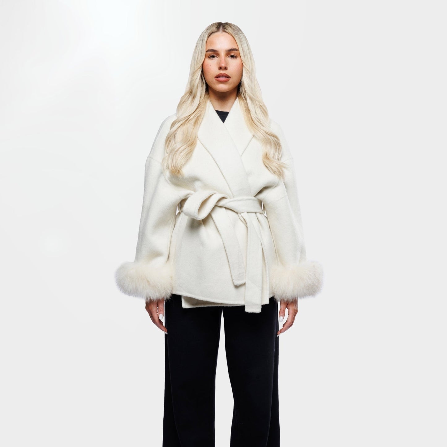 Amara Luxe Wrap – Winterse Glamour op Haar Best
