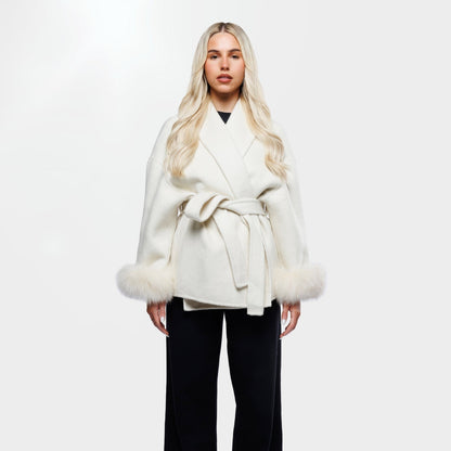 Amara Luxe Wrap – Winterse Glamour op Haar Best
