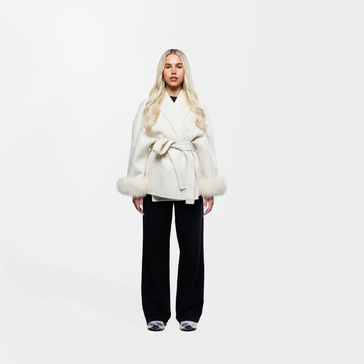 Amara Luxe Wrap – Winterse Glamour op Haar Best