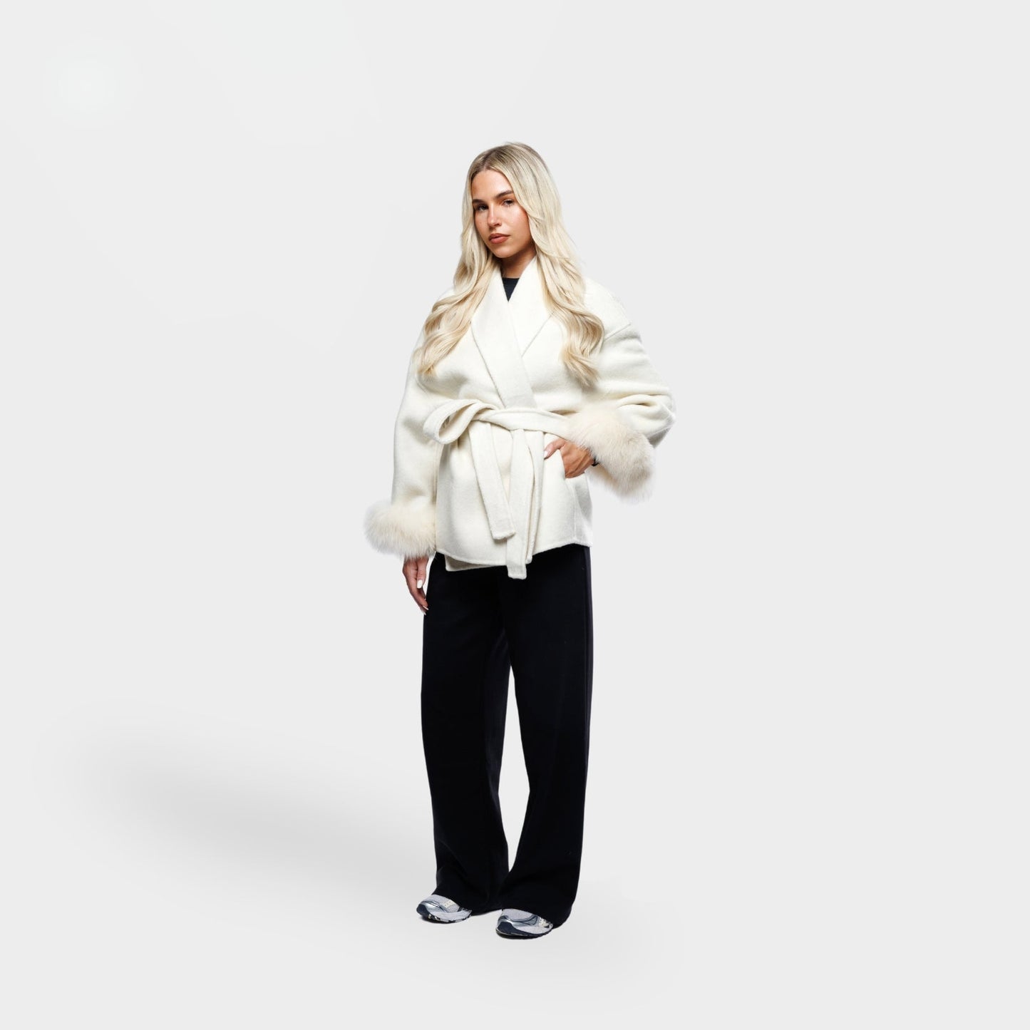 Amara Luxe Wrap – Winterse Glamour op Haar Best