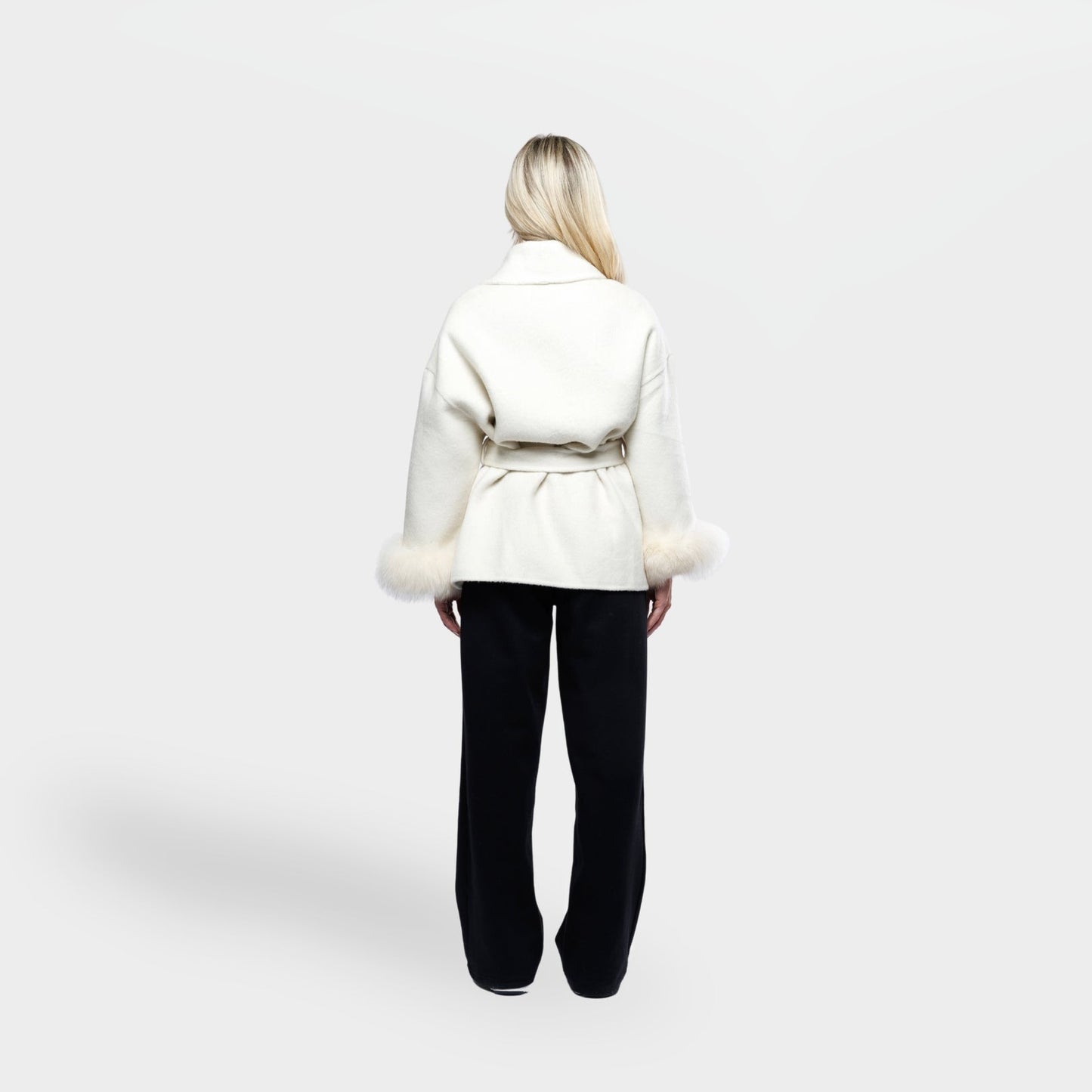 Amara Luxe Wrap – Winterse Glamour op Haar Best