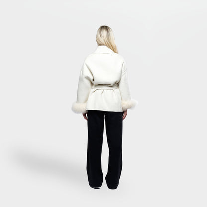 Amara Luxe Wrap – Winterse Glamour op Haar Best