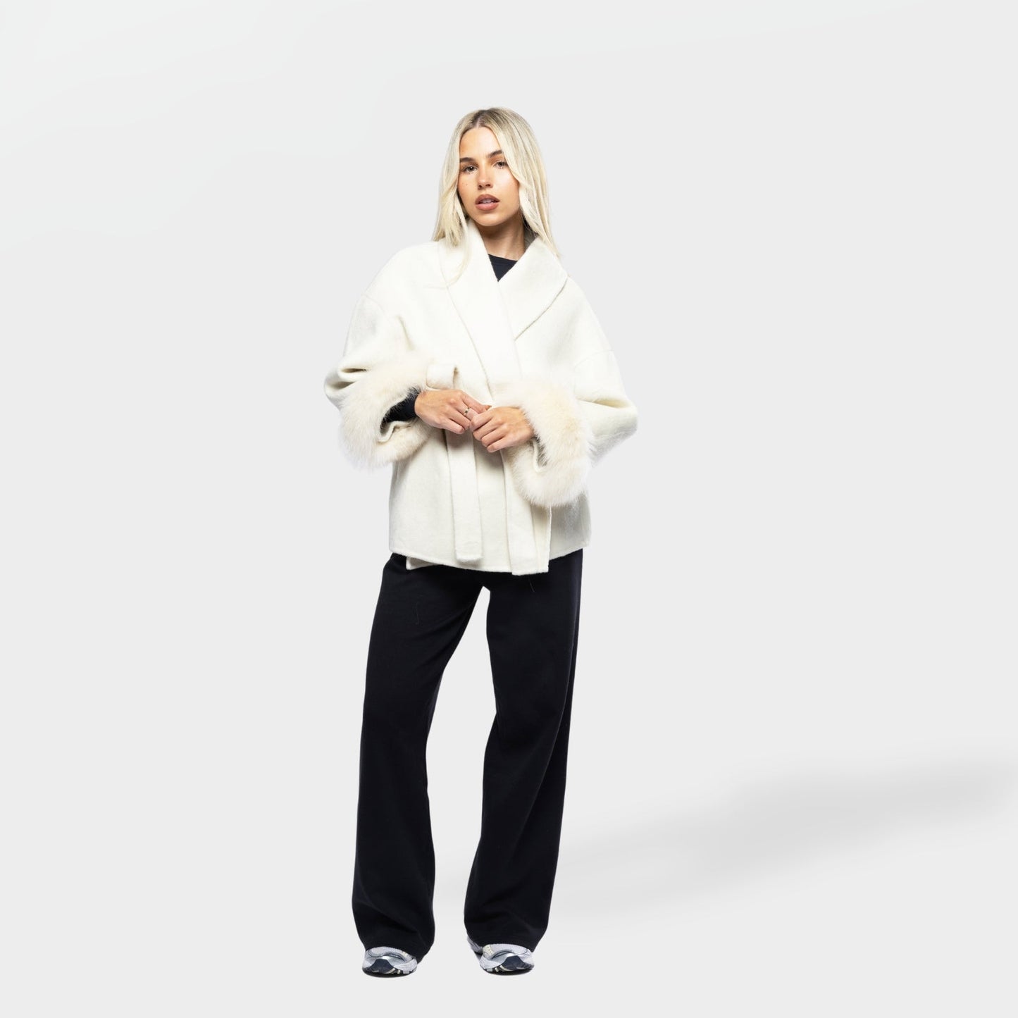 Amara Luxe Wrap – Winterse Glamour op Haar Best