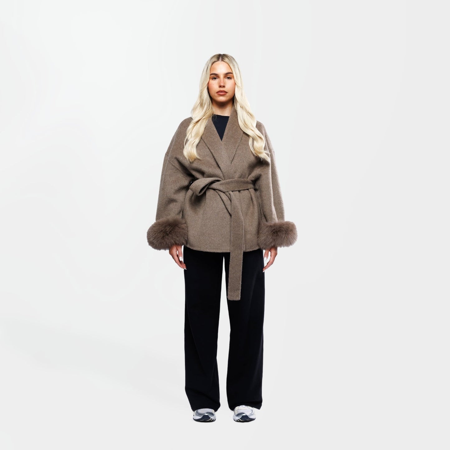 Amara Luxe Wrap – Winterse Glamour op Haar Best