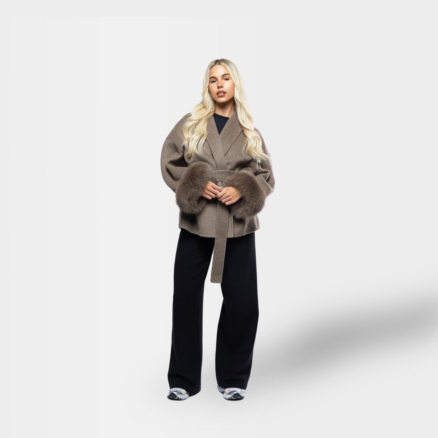 Amara Luxe Wrap – Winterse Glamour op Haar Best