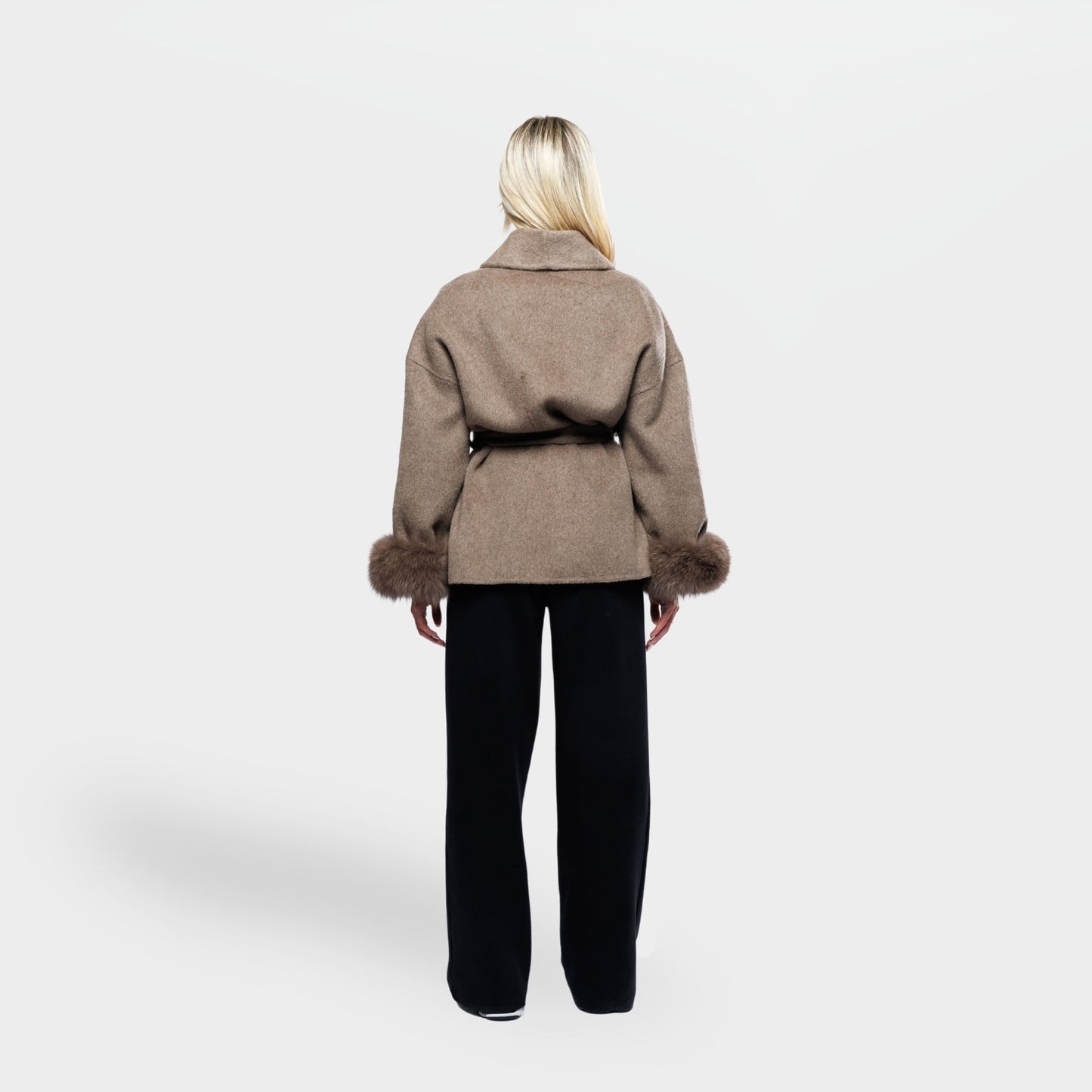 Amara Luxe Wrap – Winterse Glamour op Haar Best