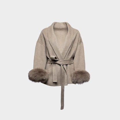 Amara Luxe Wrap – Winterse Glamour op Haar Best
