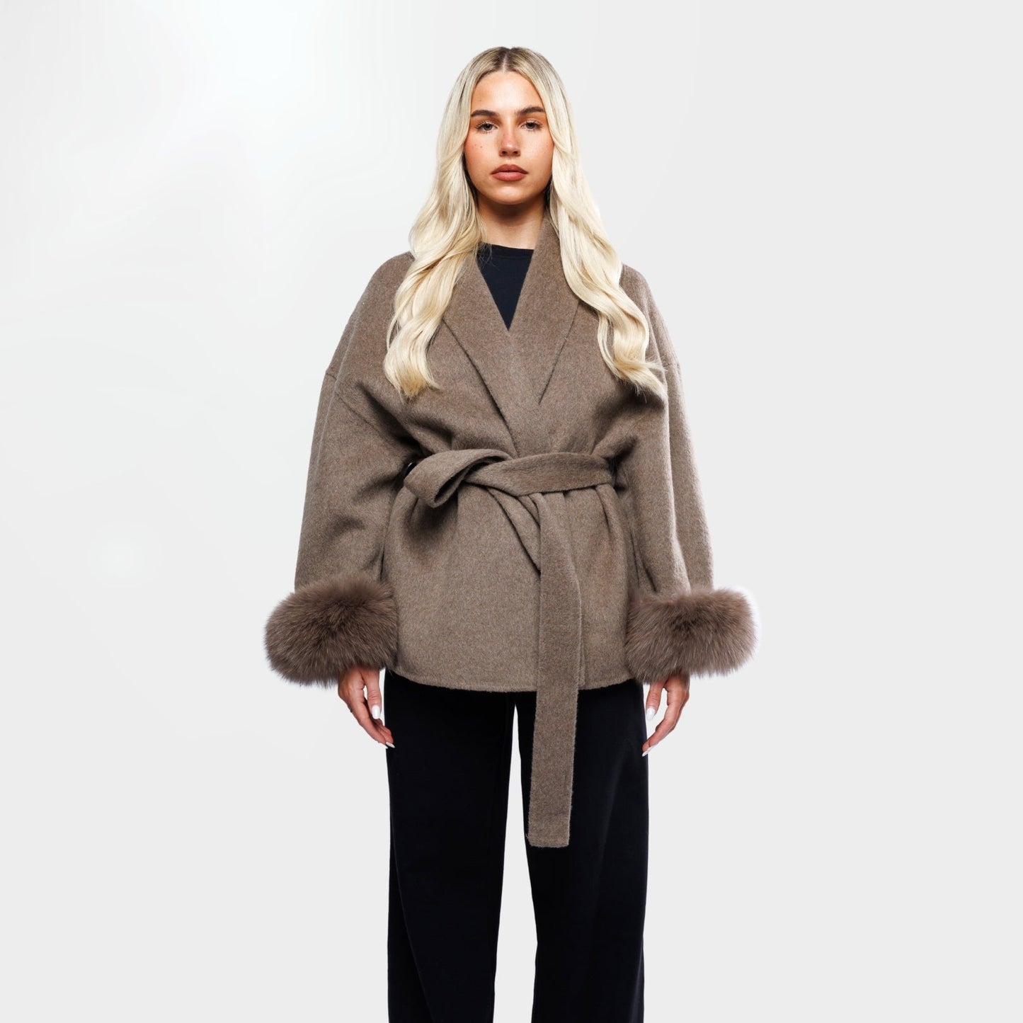Amara Luxe Wrap – Winterse Glamour op Haar Best