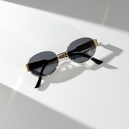 Minimalistische Dames Zonnebril – Retro Ovaal Design met Gouden Accenten