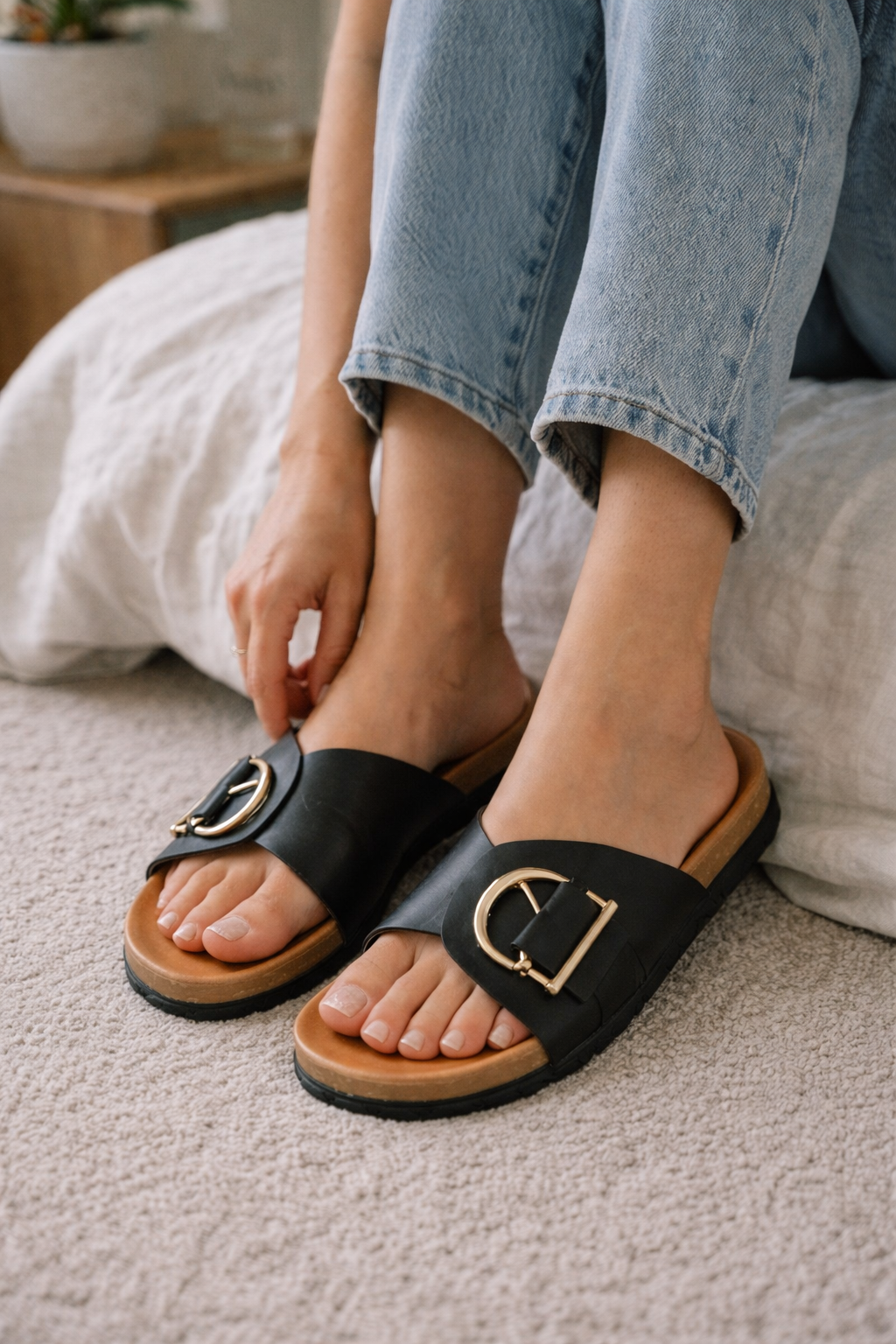 Sandalen Damen | Goldene Schnalle & Korkoptik-Sohle