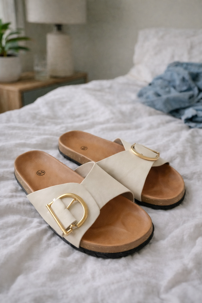 Sandalen Damen | Goldene Schnalle & Korkoptik-Sohle