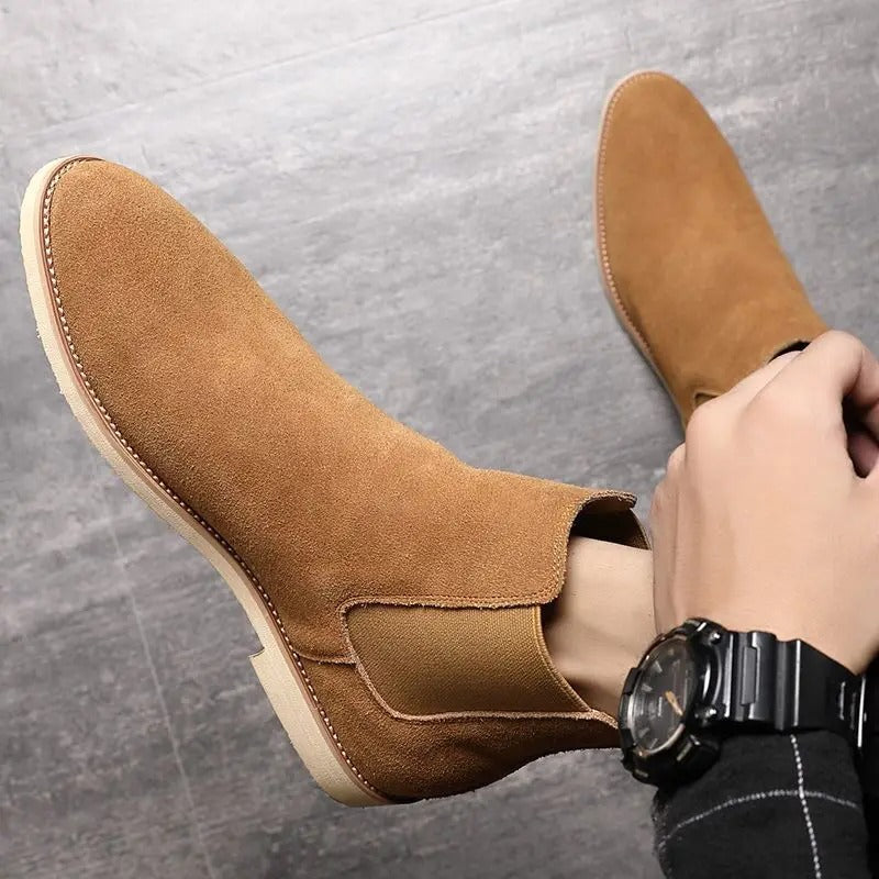 Lichtbruin Luxe suède Chelsea boots voor heren met elastische zijkanten en stevige zool, ideaal voor formele en casual outfits