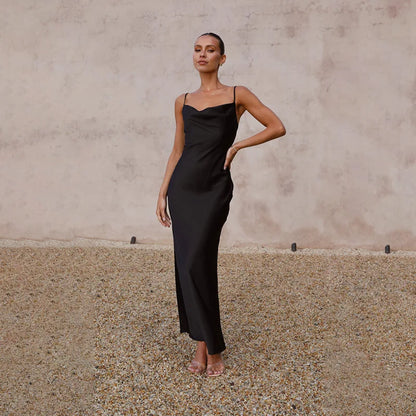 Luxe satijnen maxi-jurk met open rug, elegante pasvorm en tijdloos ontwerp voor speciale gelegenheden