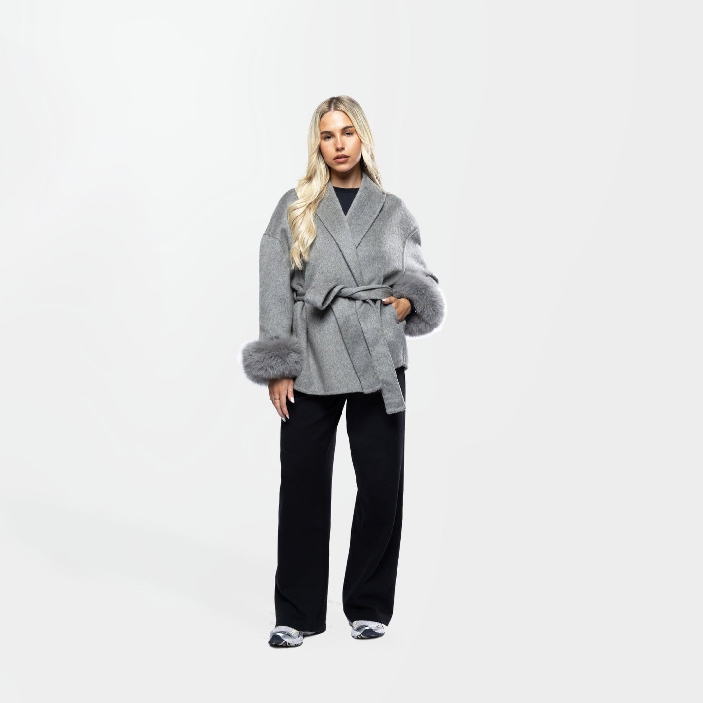 Amara Luxe Wrap – Winterse Glamour op Haar Best