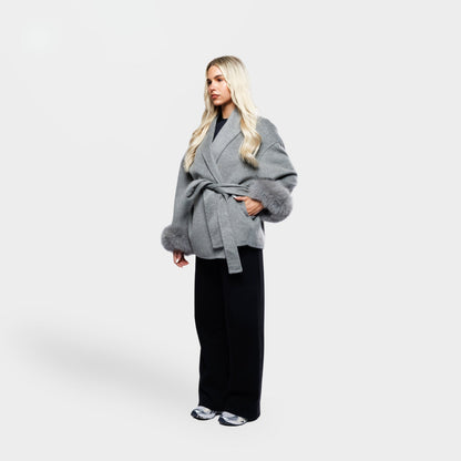 Amara Luxe Wrap – Winterse Glamour op Haar Best
