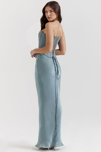 IJsblauwe strapless jurk met corsetdetail en sprankelende accenten
