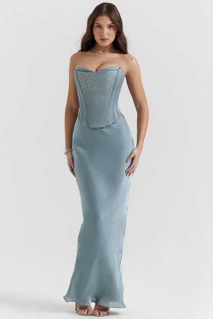 IJsblauwe strapless jurk met corsetdetail en sprankelende accenten