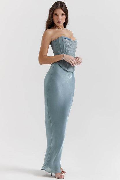 IJsblauwe strapless jurk met corsetdetail en sprankelende accenten