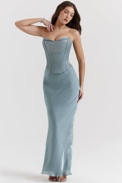 IJsblauwe strapless jurk met corsetdetail en sprankelende accenten