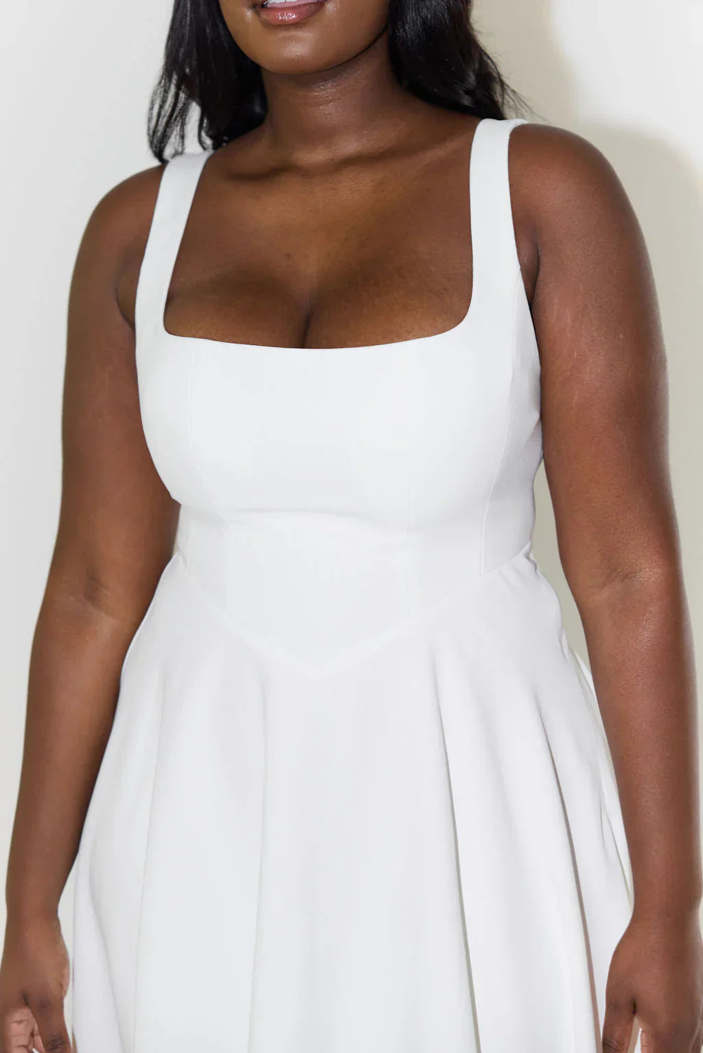 Loes | Midi jurk met hoge taille en vierkante hals