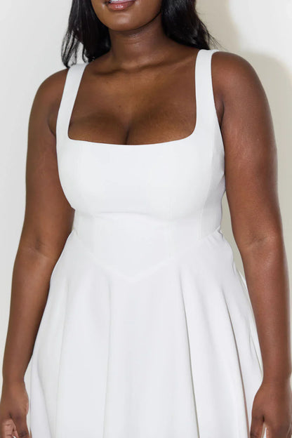 Loes | Midi jurk met hoge taille en vierkante hals