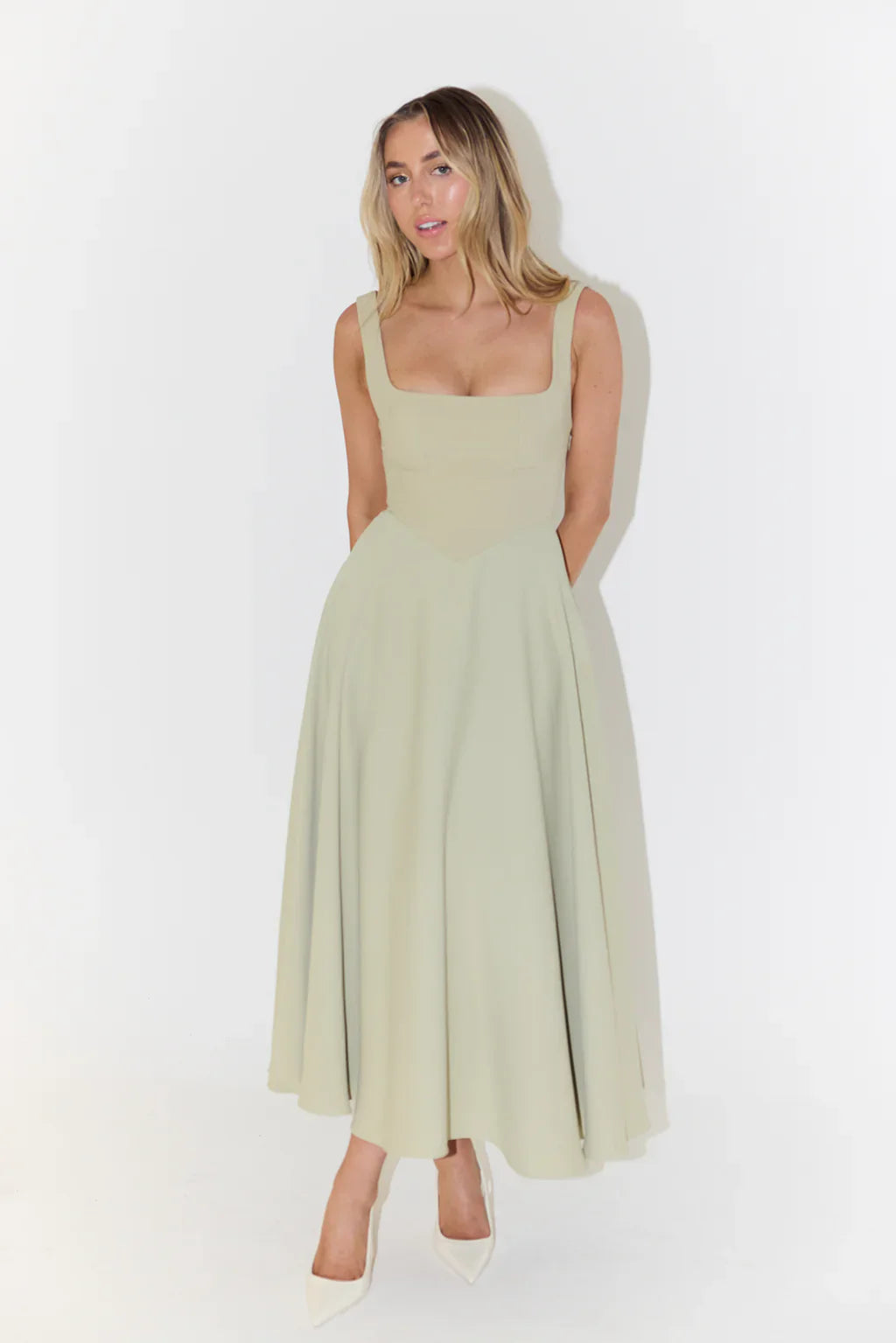 Loes | Midi jurk met hoge taille en vierkante hals