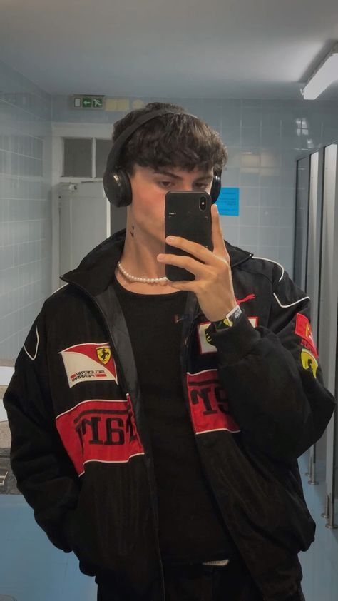 Vintage Ferrari-stijl racerjack met duurzame materialen en sportieve look voor een stoere, stijlvolle uitstraling