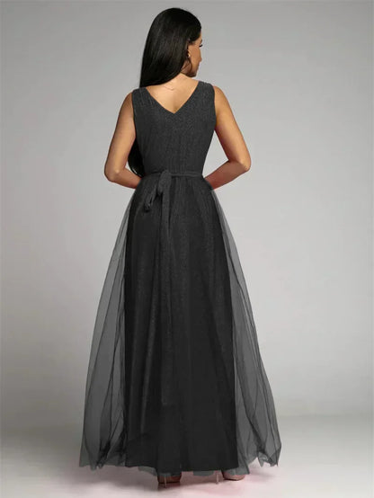 Luxe Avondjurk met Tule Rok en Hoge Split – Glanzende Mesh Details