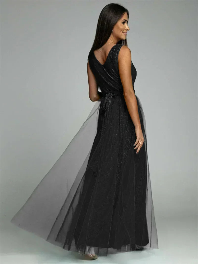 Luxe Avondjurk met Tule Rok en Hoge Split – Glanzende Mesh Details