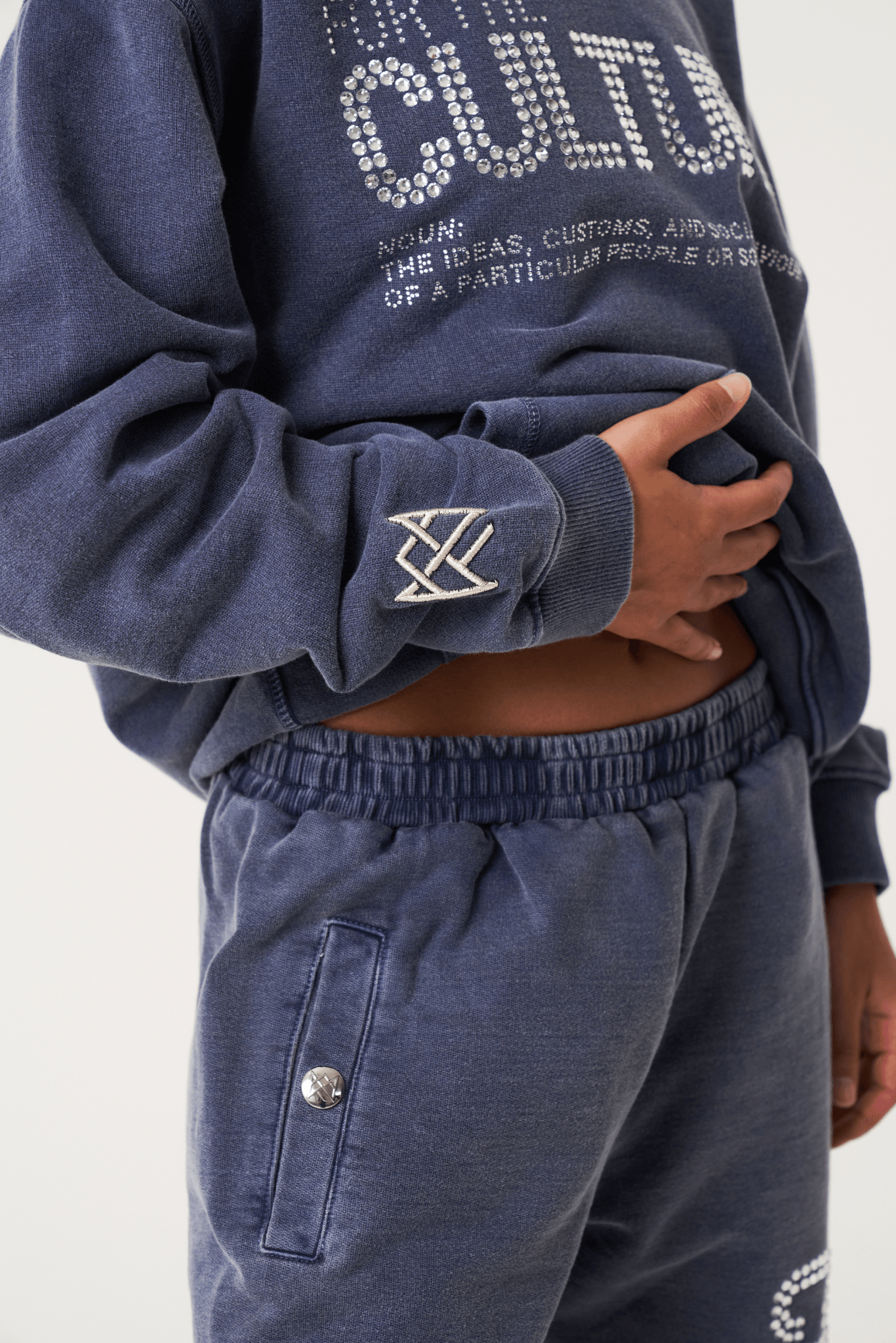 Statement hoodie met "For The Culture" opdruk, casual streetwear, unisex hoodie, comfortabele katoenen hoodie met relaxte pasvorm en kangoeroezak.