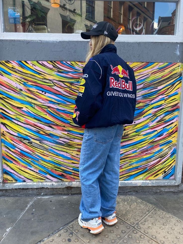 Retro F1 Racing Jacket met authentieke patches en sportieve uitstraling, perfect voor streetwear en casual looks